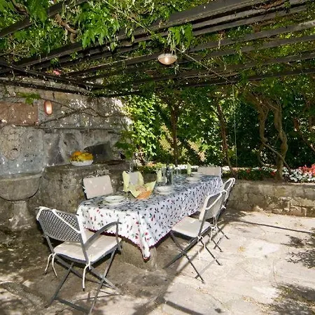 Sleeps 6 Pool Wifi Civenna