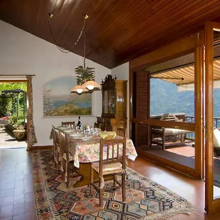 Sleeps 6 Pool Wifi * Civenna