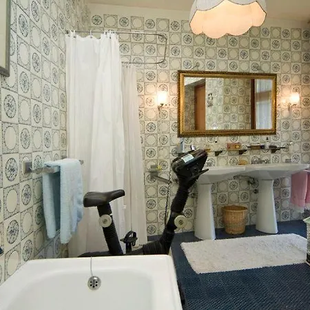 Villa Sleeps 6 Pool Wifi *