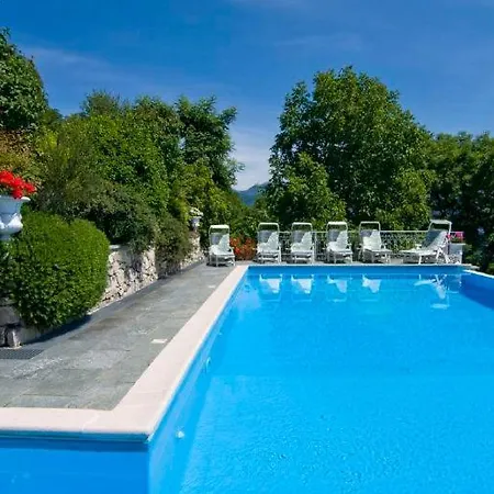 Sleeps 6 Pool Wifi Villa *